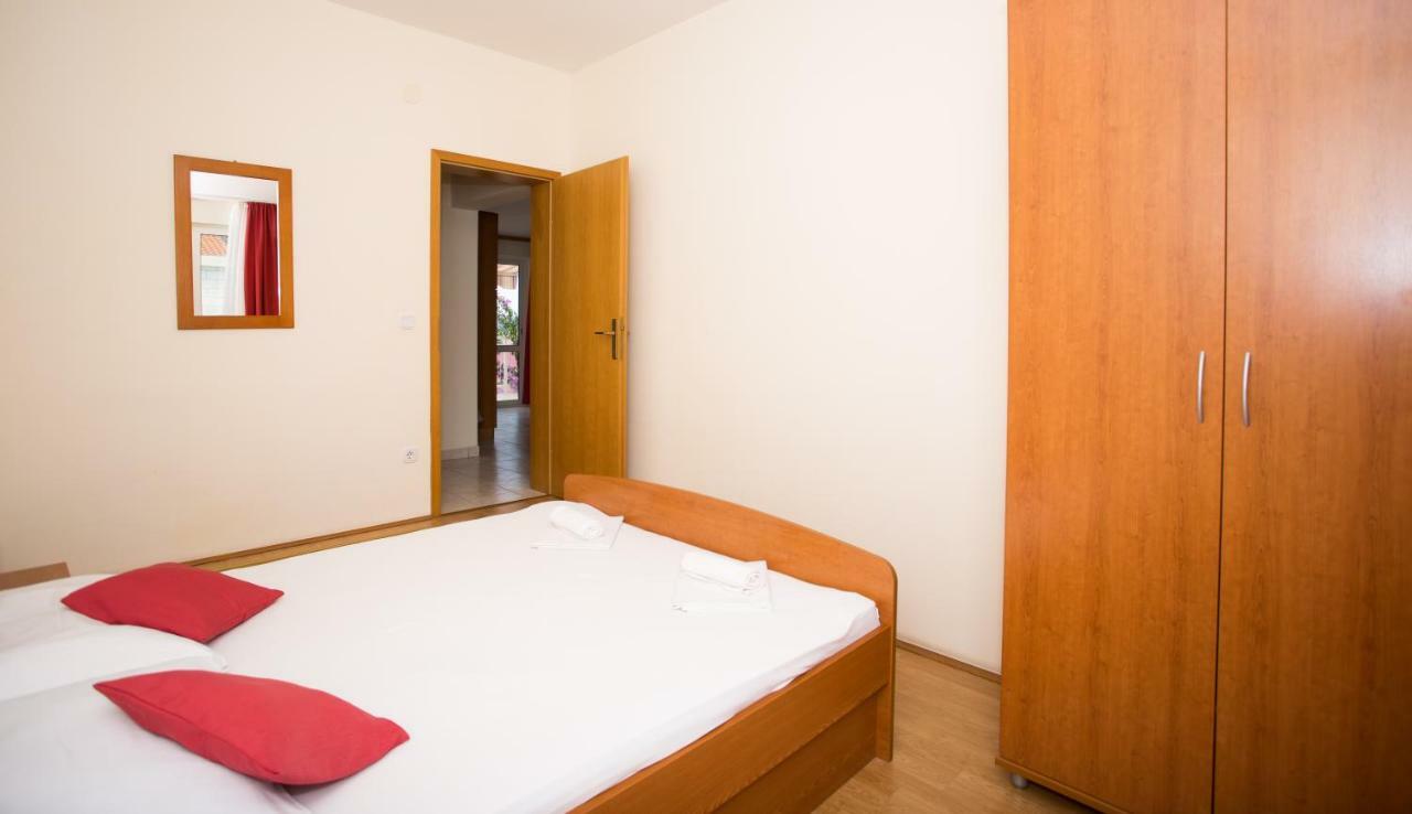 Apartmani Fani 2 Min Walking From Sea オレビック エクステリア 写真
